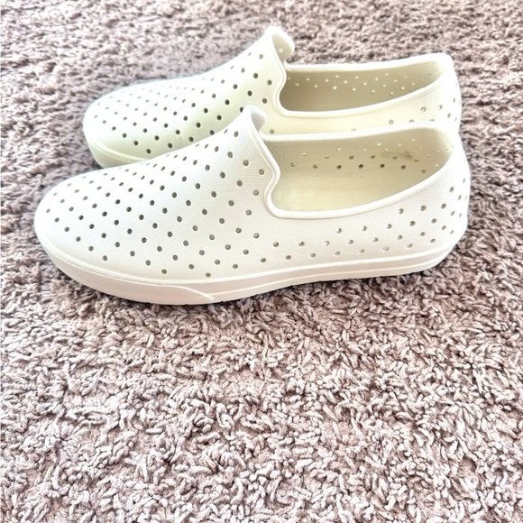 bitis Shoes - Bitis White Slip On Platform Shoes Sneakers Water Friendly Size 41 9 9.5 10